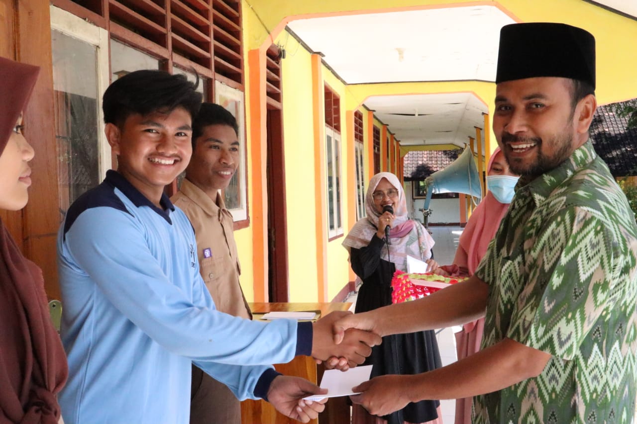 Pembagian Raport Semester Genap 2021
